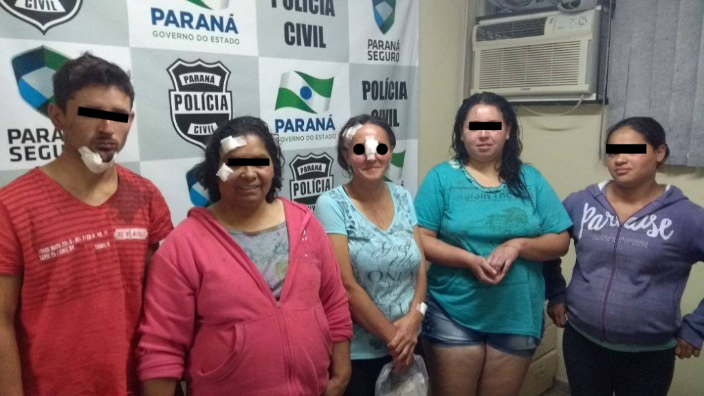 Todos sorridentes após a briga