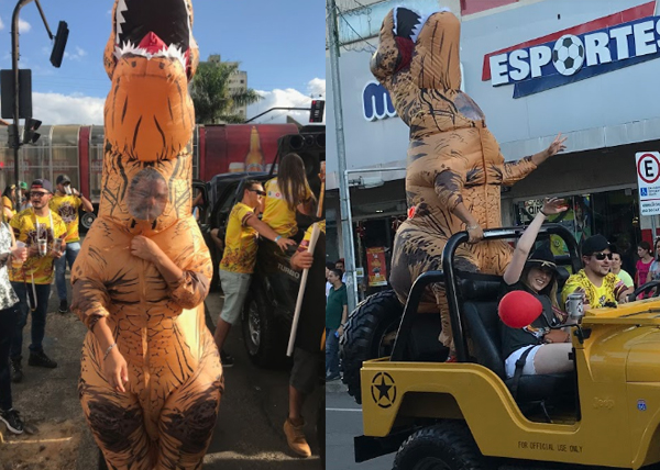 Esse tiranossauro vai ter que beber muito chopp pra se refrescar depois