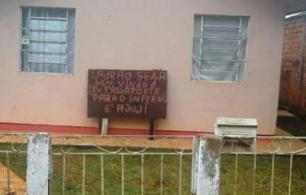 "Seja bem-vindo, teu passaporte para o inferno é aqui"
