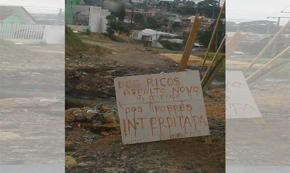 Dos ricos, asfalto novo: Jardim América. Dos pobres, interditada. Cuidado, buracos | Foto: ARede