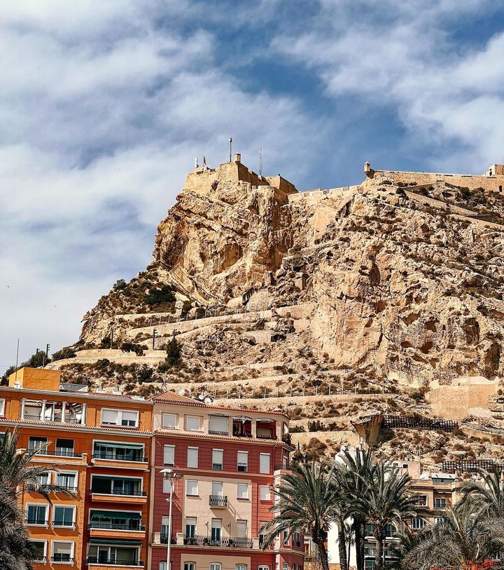 Castelo de Santa Barbara, Espanha - Foto: @zelinch