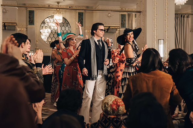 A história por trás do ícone - Becoming Karl Lagerfeld - Divulgação: Disney+
