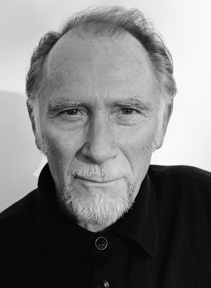Danny Webb é Sor Arlan de Pennytree