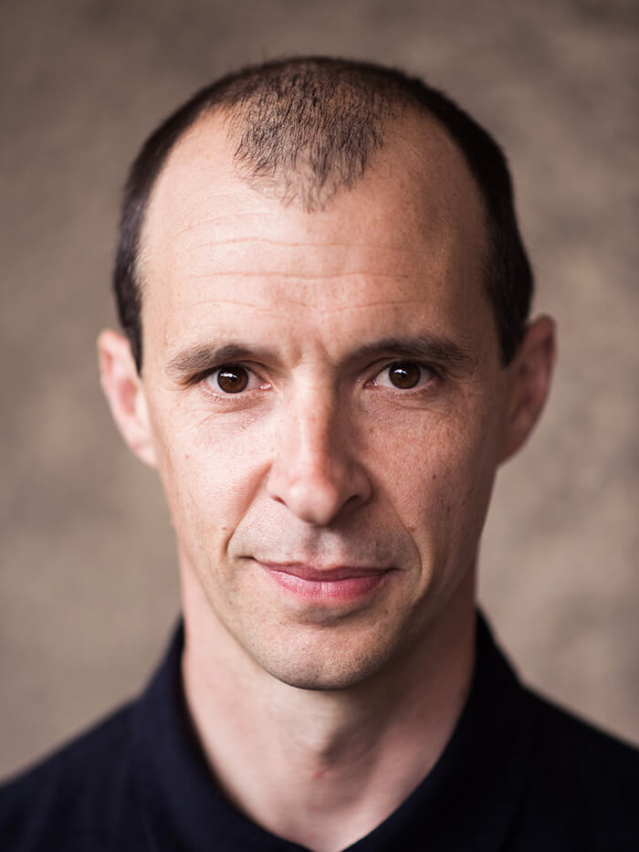 Tom Vaughan-Lawlor é Plummer