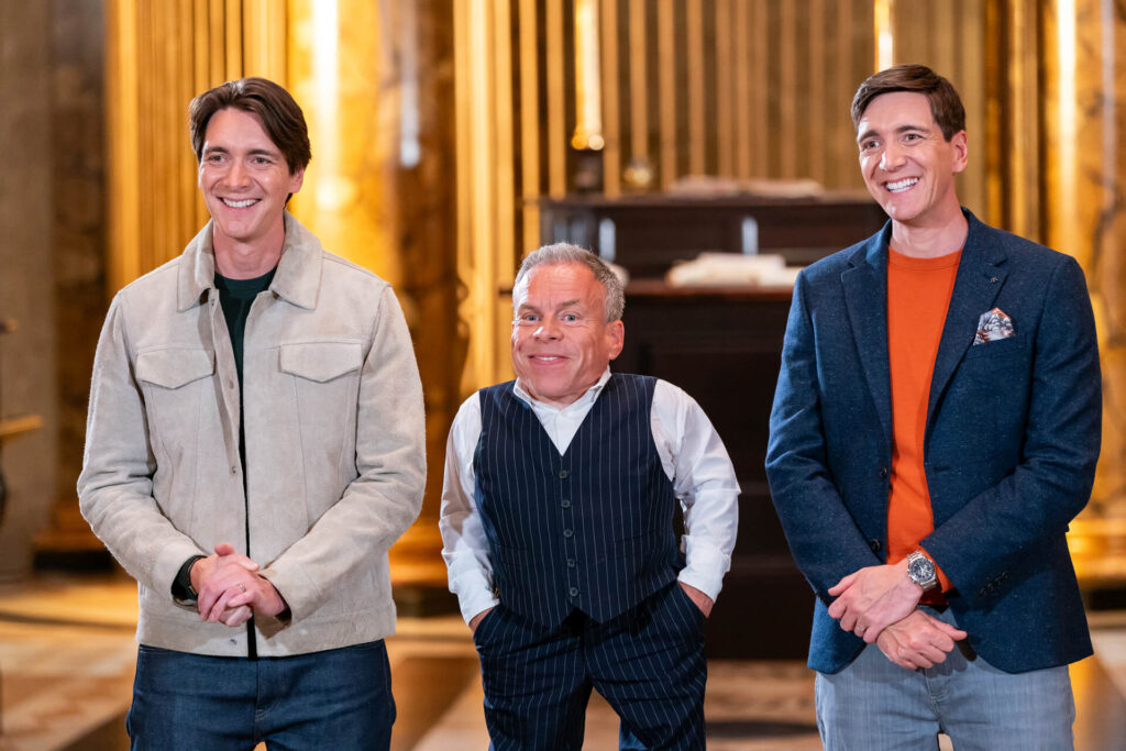 Apresentado por James e Oliver Phelps, os eternos Fred e George Weasley, o programa traz o universo mágico de Harry Potter para a cozinha