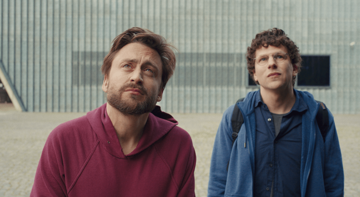 Ambientado em paisagens pitorescas da Polônia, A Verdadeira Dor foi descrito pela crítica como uma "obra-prima" e uma "odisséia encantadora,