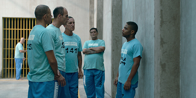 Nos episódios finais da série, reviravoltas e momentos de emoção marcam o desfecho das histórias de Nando, Rita e Doni. Divulgação: Netflix.