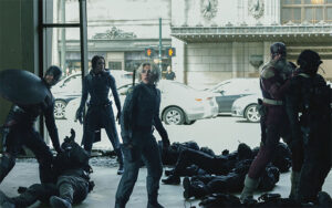 Lutas bem coreografadas dão ritmo, mas é nos traumas revividos que os personagens realmente se enfrentam.