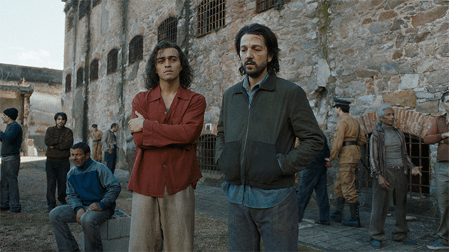  Beijo da Mulher Aranha e a fantasia que toma conta da prisão