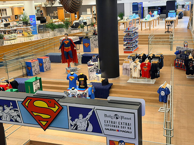 Superman Day ganha evento especial com cosplayers, artistas e lançamentos exclusivos na Galeria Magalu em São Paulo, reunindo fãs do herói da DC.