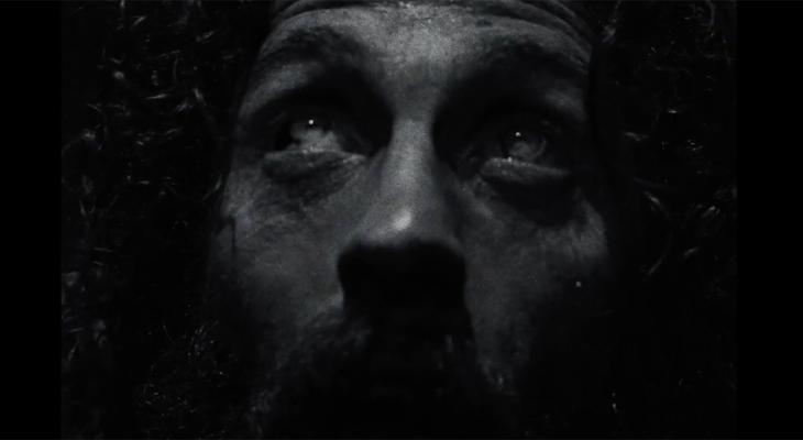 Lobis-Homem, novo terror de Robert Eggers, ganha trailer e chega aos cinemas brasileiros em janeiro de 2027.