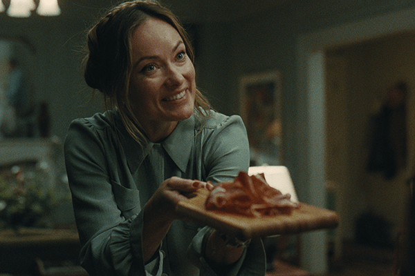 Olivia Wilde dirige e estrela O Convite, comédia que ultrapassou 100 mil espectadores no Brasil. Foto: Divulgação/O2 Play.